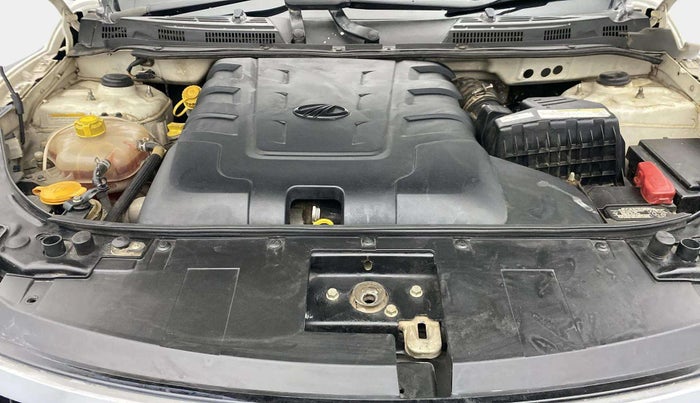 2020 Mahindra XUV500 W7, Diesel, Manual, 76,040 km, Engine View