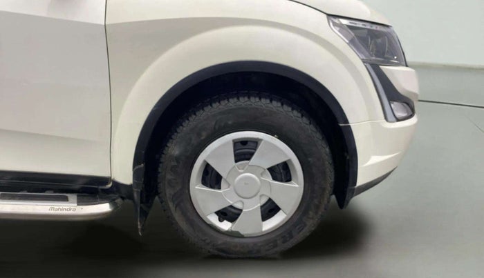 2020 Mahindra XUV500 W7, Diesel, Manual, 76,040 km, Right Front Wheel