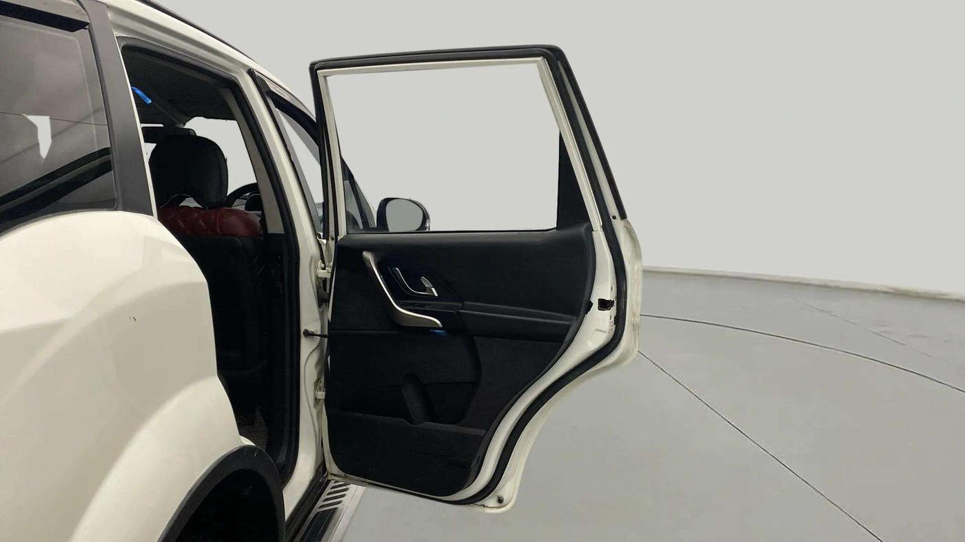 2020 Mahindra XUV500 W7, Diesel, Manual, 76,040 km, RHS Rear Door