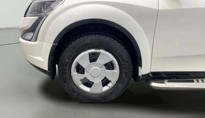 2020 Mahindra XUV500 W7, Diesel, Manual, 76,040 km, Left Front Wheel