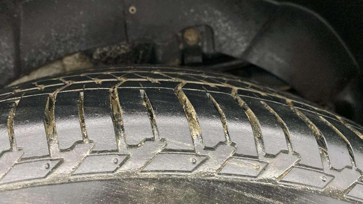 2020 Mahindra XUV500 W7, Diesel, Manual, 76,040 km, Left Rear Tyre Tread