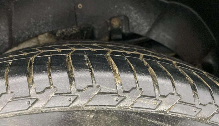 2020 Mahindra XUV500 W7, Diesel, Manual, 76,040 km, Left Rear Tyre Tread