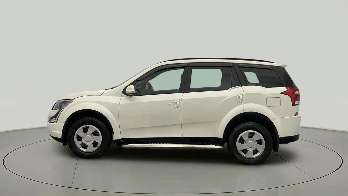 2020 Mahindra XUV500 W7, Diesel, Manual, 76,040 km, Left Side