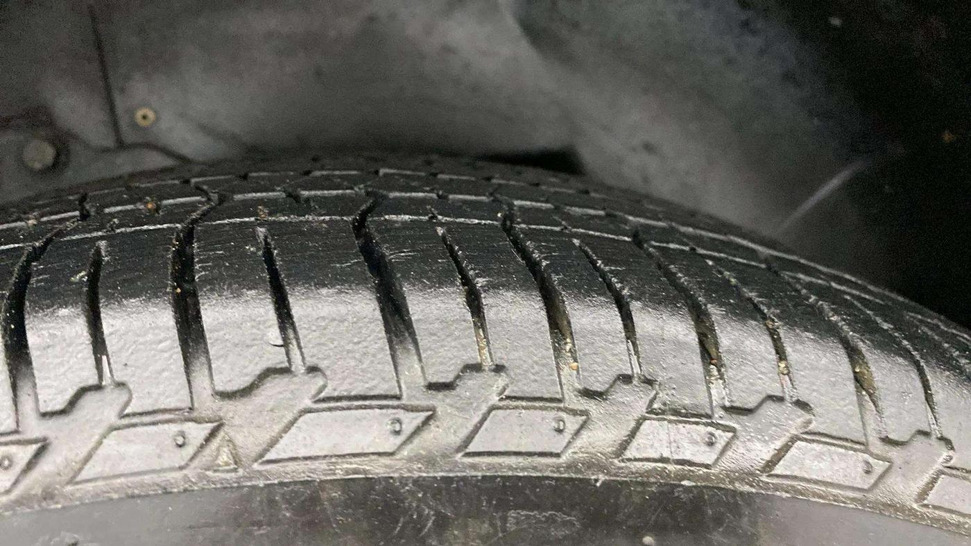 2020 Mahindra XUV500 W7, Diesel, Manual, 76,040 km, Right Rear Tyre Tread