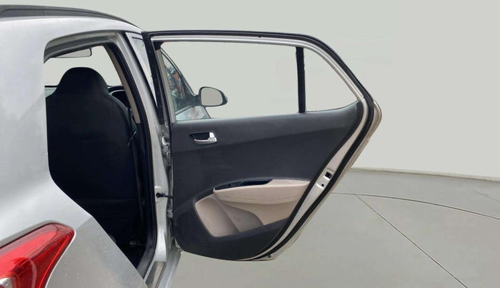 2016 Hyundai Grand i10 SPORTZ 1.2 KAPPA VTVT, Petrol, Manual, 1,27,263 km, RHS Rear Door