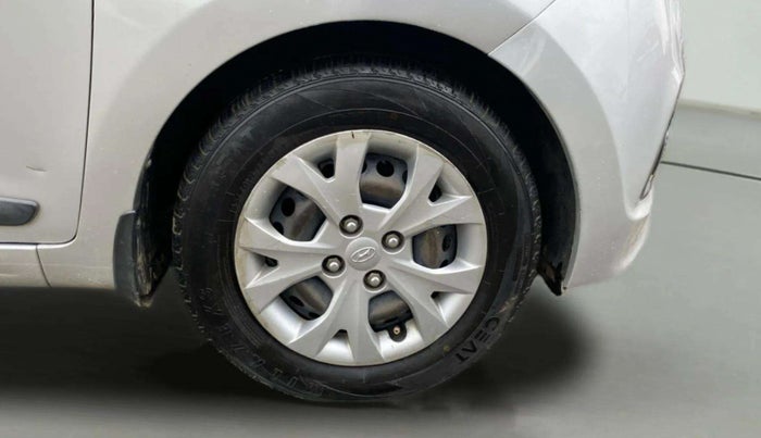 2016 Hyundai Grand i10 SPORTZ 1.2 KAPPA VTVT, Petrol, Manual, 1,27,263 km, Right Front Wheel
