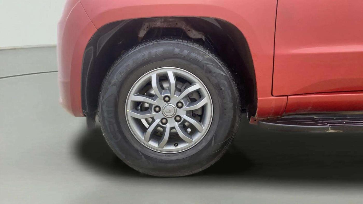 2018 Mahindra TUV300 T10, Diesel, Manual, 70,746 km, Left Front Wheel