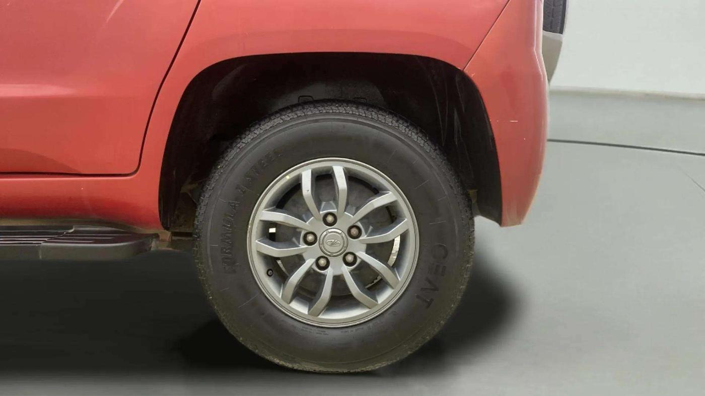 2018 Mahindra TUV300 T10, Diesel, Manual, 70,746 km, Left Rear Wheel