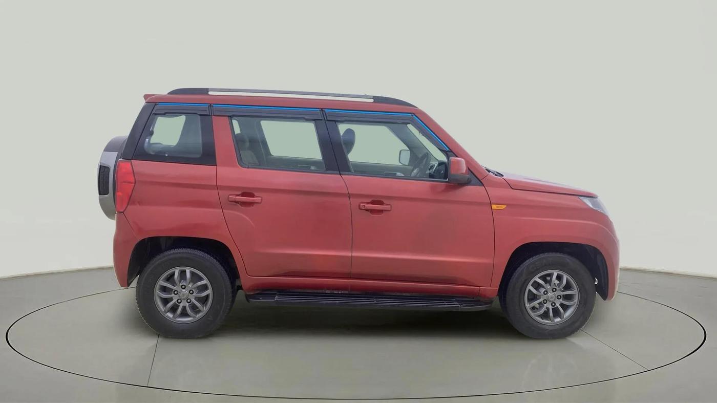 2018 Mahindra TUV300 T10, Diesel, Manual, 70,746 km, Right Side View