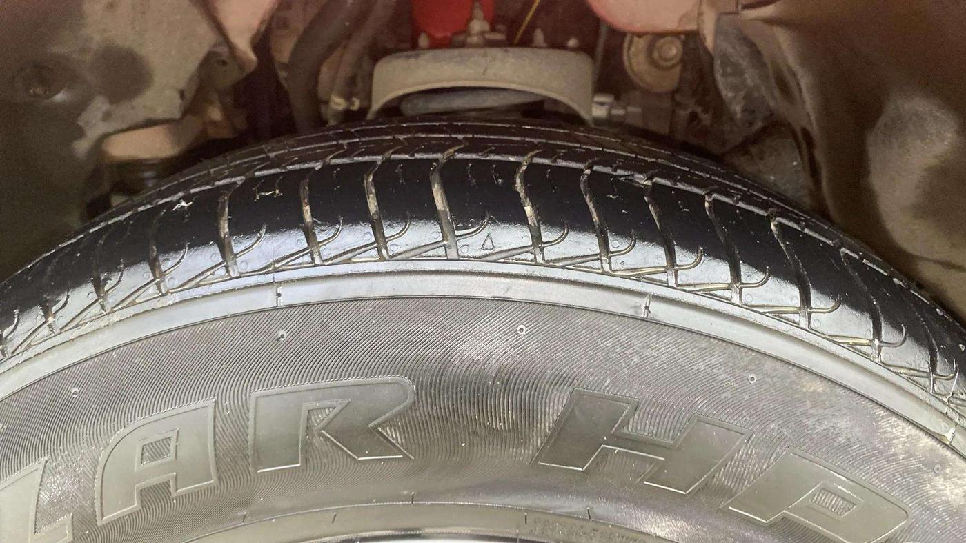 2018 Mahindra TUV300 T10, Diesel, Manual, 70,746 km, Left Front Tyre Tread