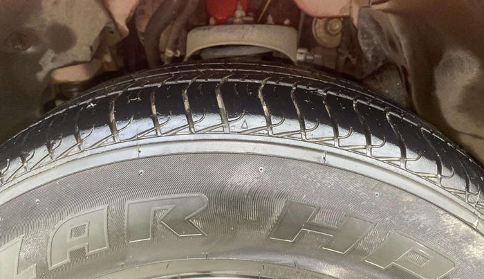 2018 Mahindra TUV300 T10, Diesel, Manual, 71,839 km, Left Front Tyre Tread