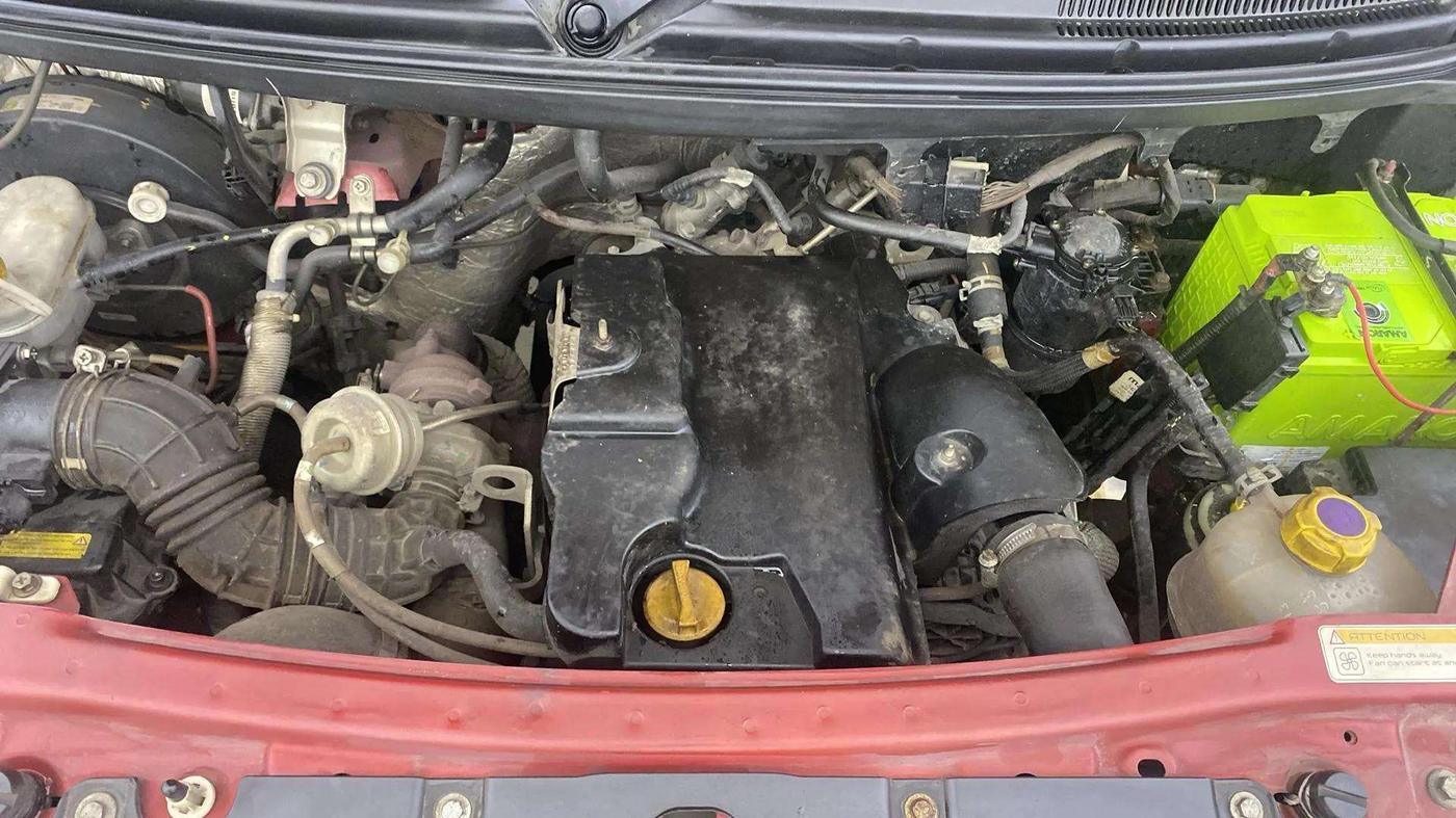 2018 Mahindra TUV300 T10, Diesel, Manual, 70,746 km, Engine View