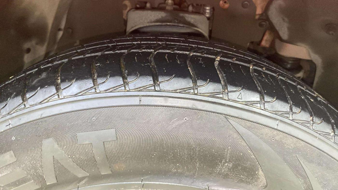 2018 Mahindra TUV300 T10, Diesel, Manual, 70,746 km, Right Front Tyre Tread