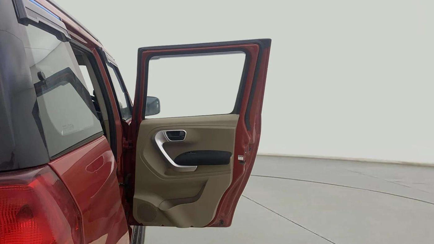 2018 Mahindra TUV300 T10, Diesel, Manual, 70,746 km, RHS Rear Door