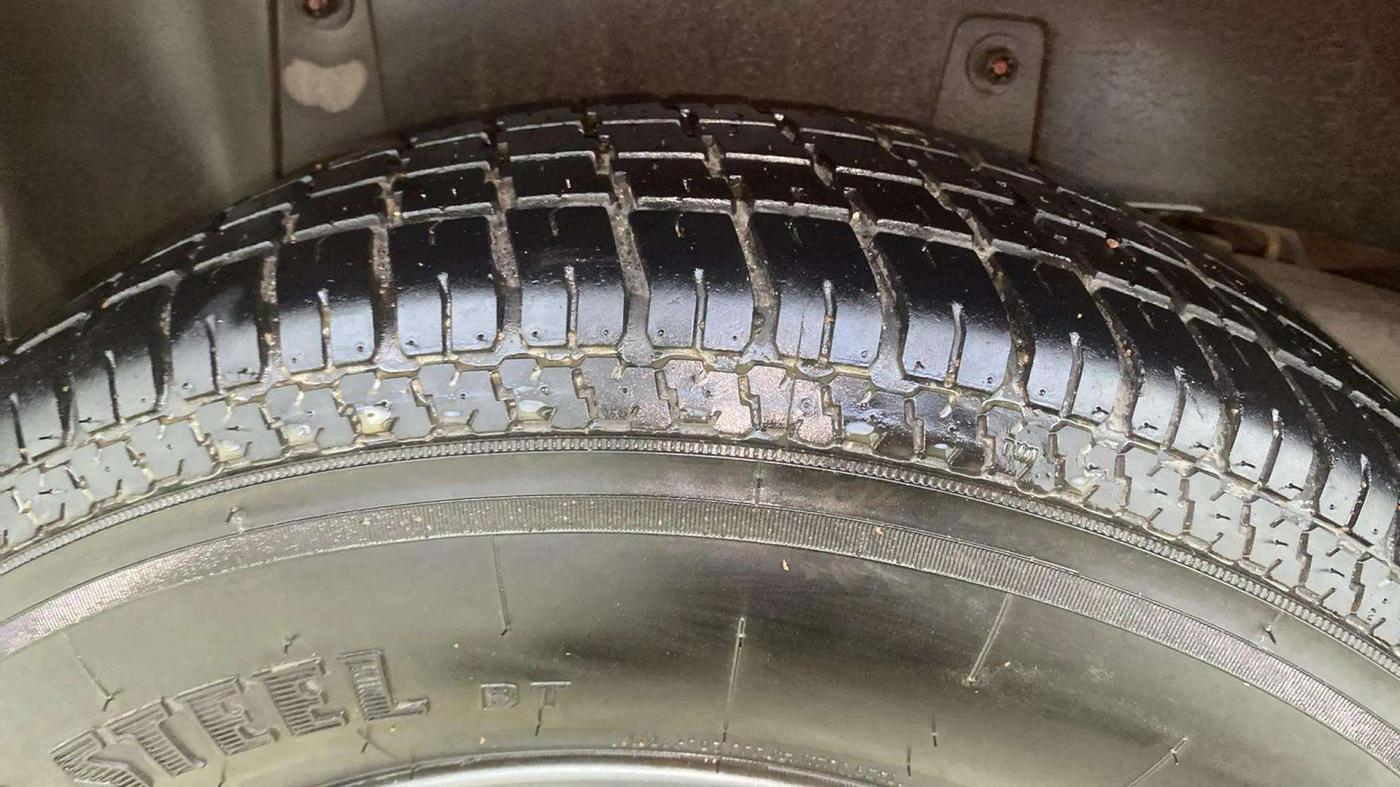2018 Mahindra TUV300 T10, Diesel, Manual, 70,746 km, Right Rear Tyre Tread