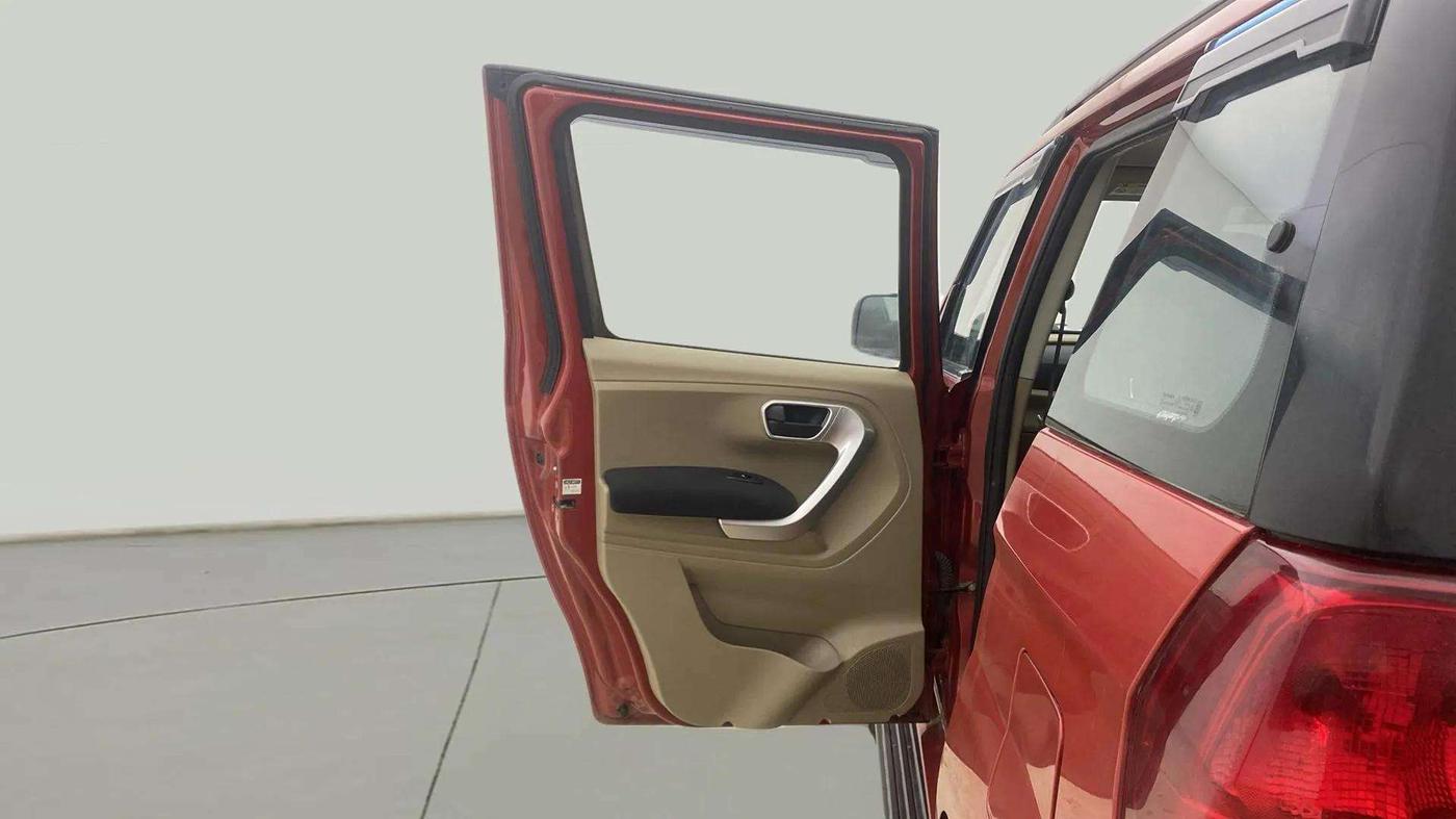 2018 Mahindra TUV300 T10, Diesel, Manual, 70,746 km, LHS Rear Door