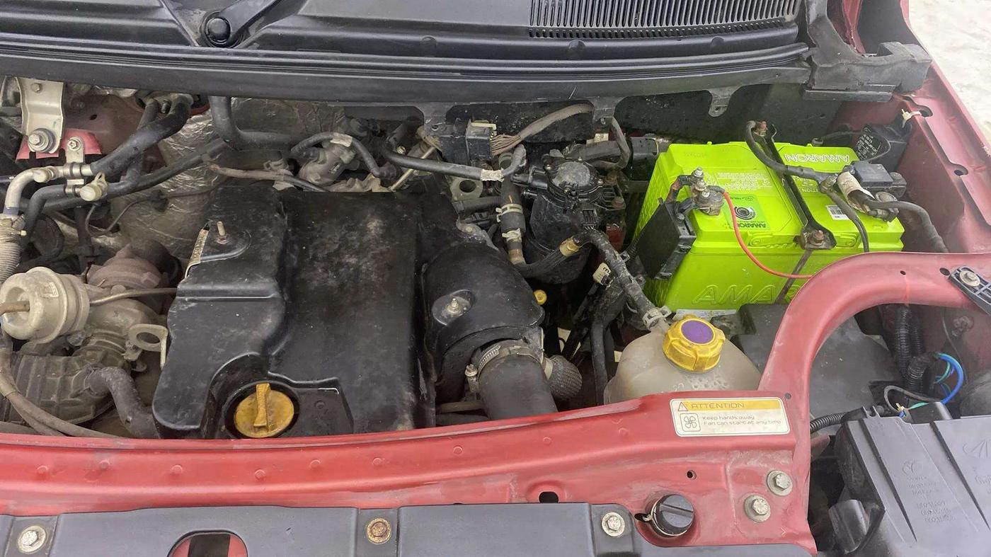 2018 Mahindra TUV300 T10, Diesel, Manual, 70,746 km, Engine View - Left