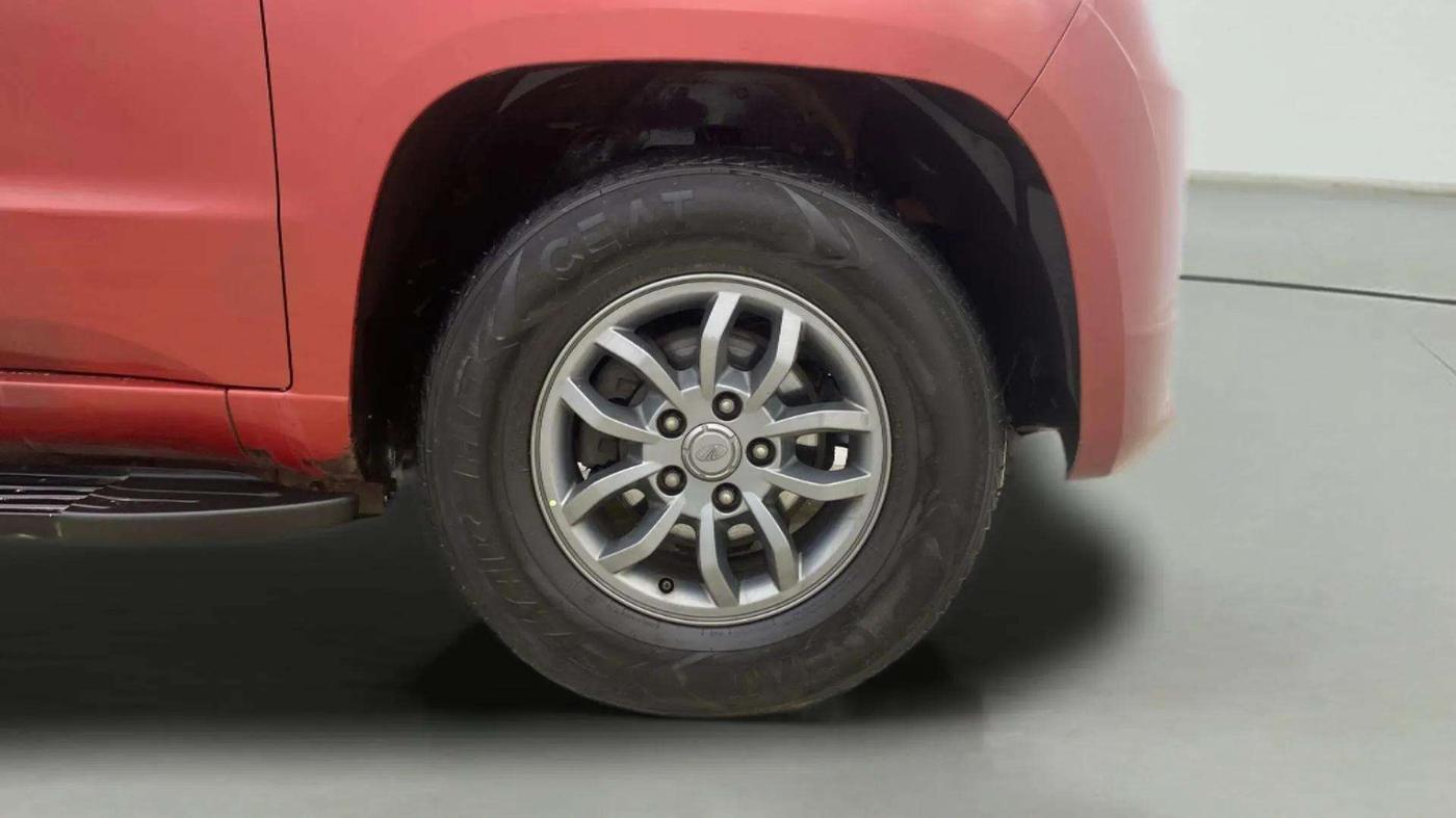 2018 Mahindra TUV300 T10, Diesel, Manual, 70,746 km, Right Front Wheel