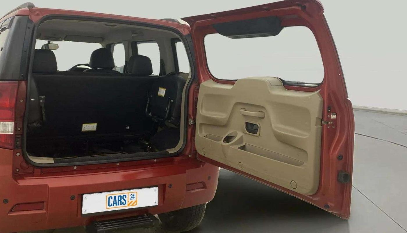 2018 Mahindra TUV300 T10, Diesel, Manual, 70,746 km, Boot Door Open