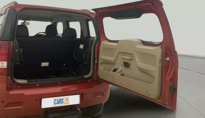 2018 Mahindra TUV300 T10, Diesel, Manual, 71,839 km, Boot Door Open