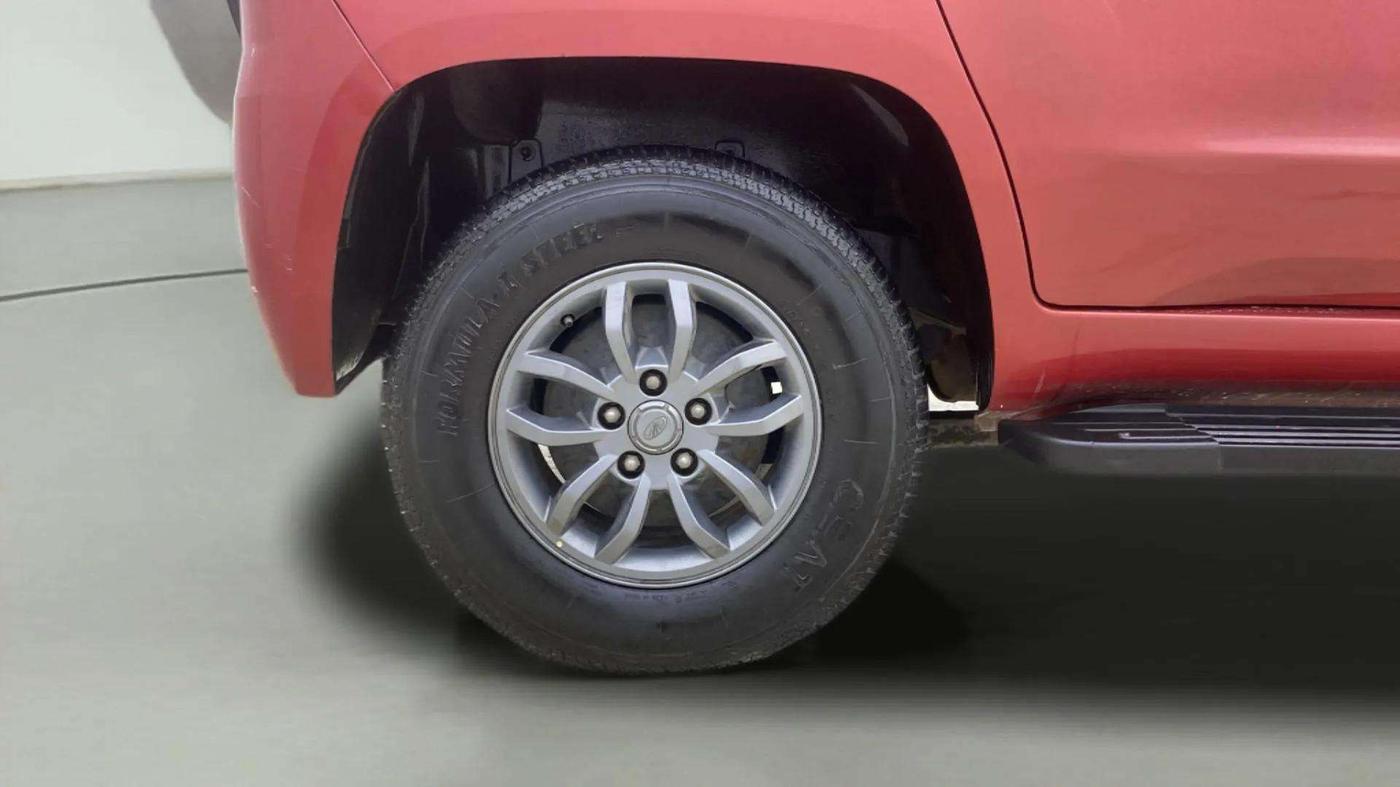 2018 Mahindra TUV300 T10, Diesel, Manual, 70,746 km, Right Rear Wheel
