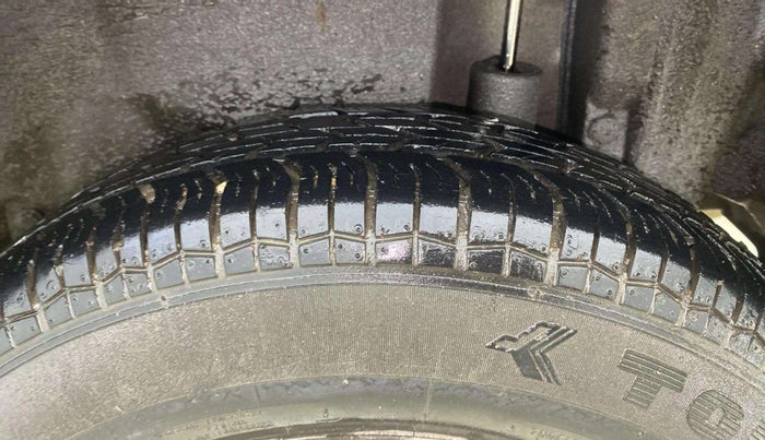 2014 Maruti Swift Dzire VXI, Petrol, Manual, 34,743 km, Left Rear Tyre Tread