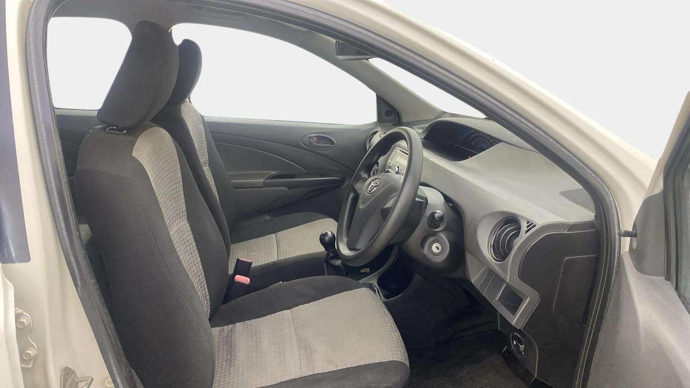 2013 Toyota Etios Liva G, Petrol, Manual, 18,295 km, Right Side Front Door Cabin