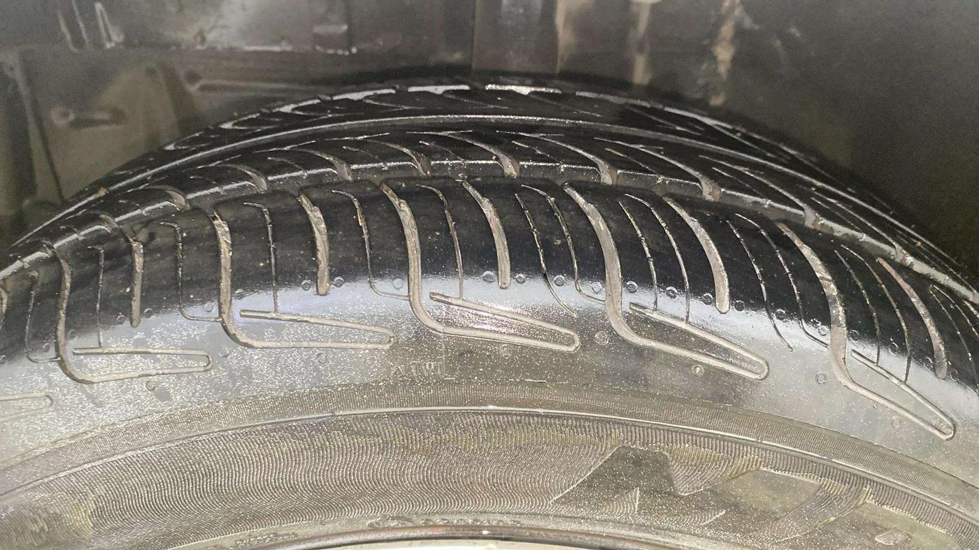 2013 Toyota Etios Liva G, Petrol, Manual, 18,295 km, Left Front Tyre Tread