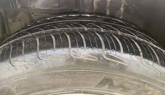 2013 Toyota Etios Liva G, Petrol, Manual, 18,236 km, Left Front Tyre Tread
