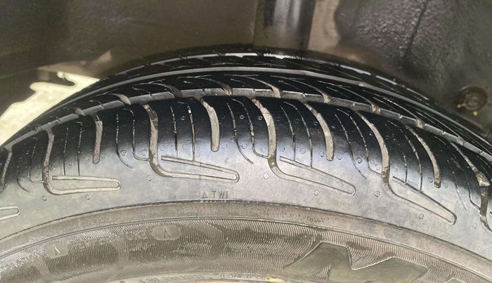 2013 Toyota Etios Liva G, Petrol, Manual, 18,236 km, Right Rear Tyre Tread