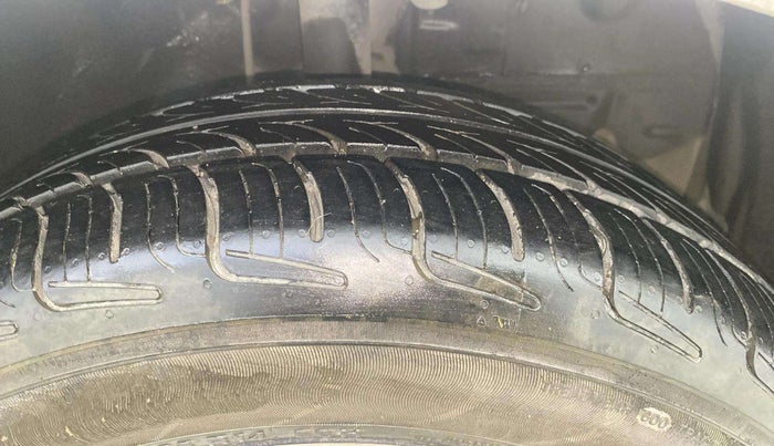 2013 Toyota Etios Liva G, Petrol, Manual, 18,236 km, Right Front Tyre Tread