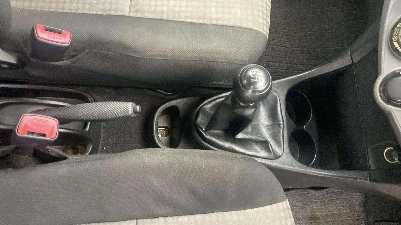 2013 Toyota Etios Liva G, Petrol, Manual, 18,295 km, Gear Lever