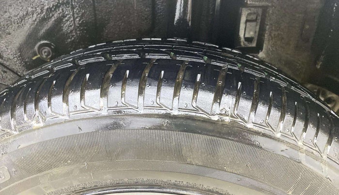 2013 Toyota Etios Liva G, Petrol, Manual, 18,236 km, Left Rear Tyre Tread