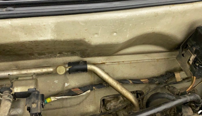2011 Maruti Alto LXI, Petrol, Manual, 1,07,439 km, Firewall - Slight discoloration
