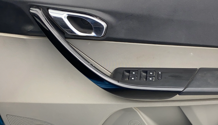 2017 Tata Tiago XZ PETROL, Petrol, Manual, 71,849 km, Driver Side Door Panels Control