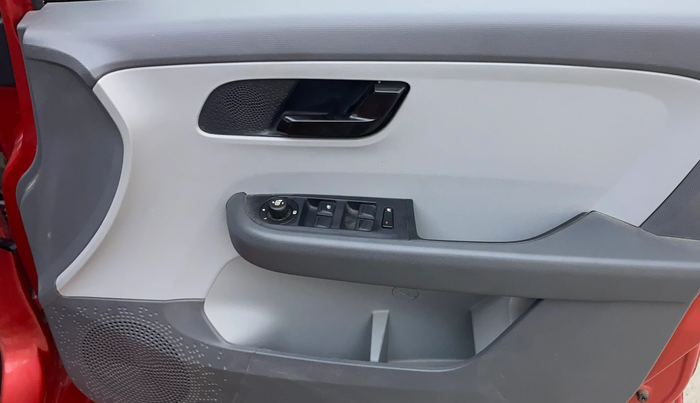 2020 Tata ALTROZ XT PETROL, Petrol, Manual, 24,065 km, Driver Side Door Panels Control