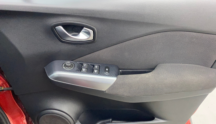 2019 Nissan Kicks XL 1.5, Petrol, Manual, 75,945 km, Driver Side Door Panels Control