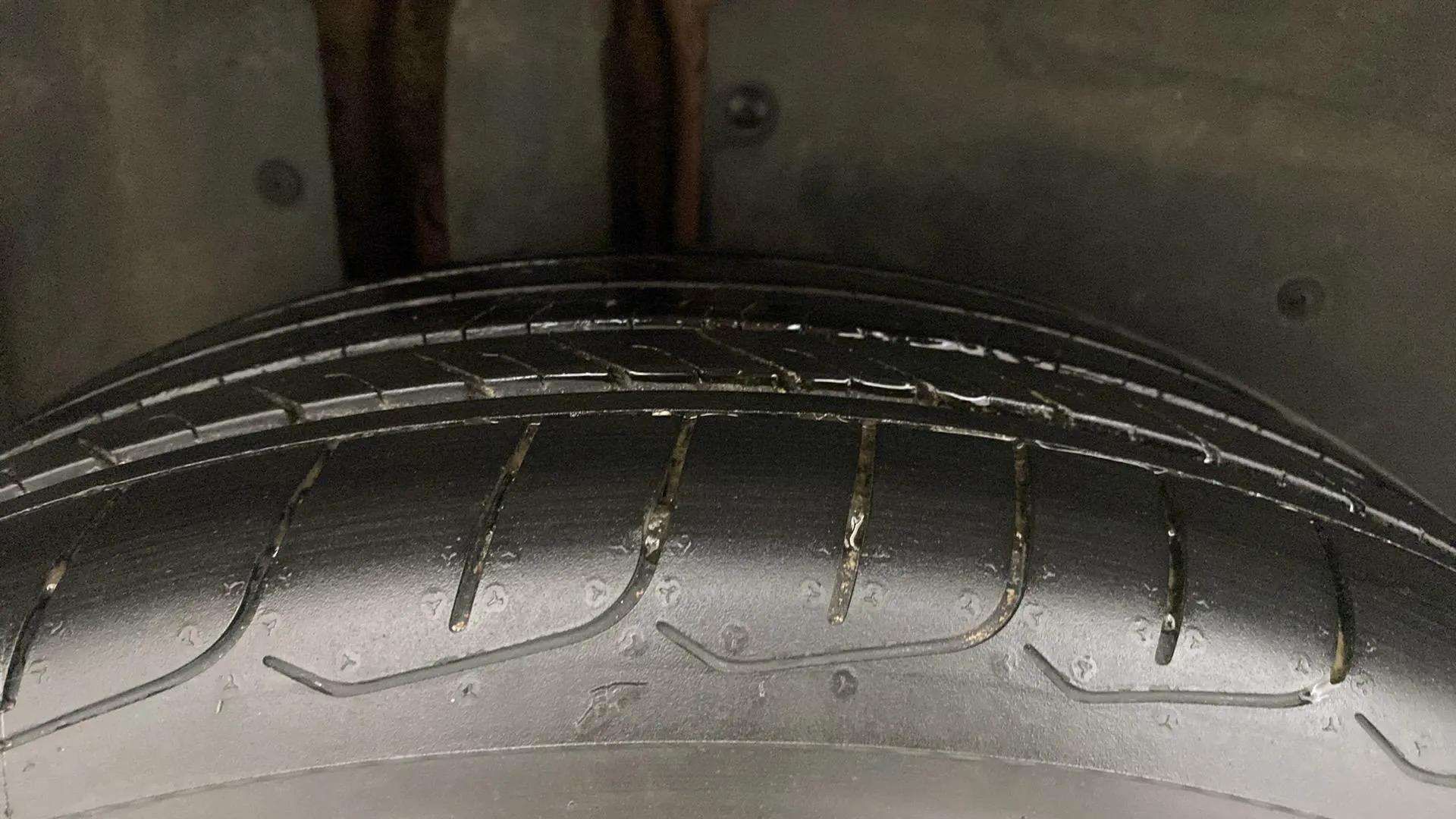 RHS-Rear-Tyre-Tread-19