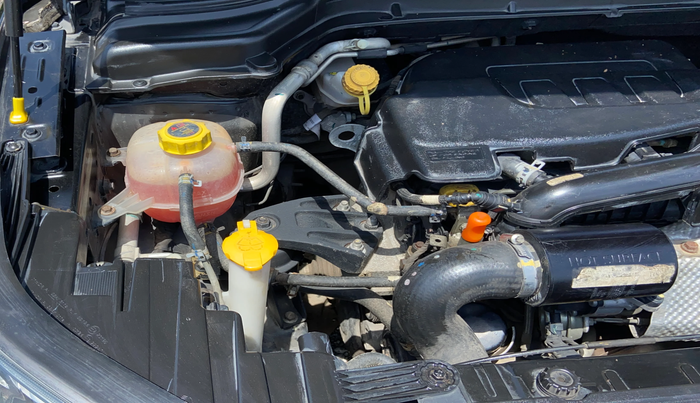 2020 Mahindra XUV300 W8 1.2 PETROL, Petrol, Manual, 43,315 km, Engine View - Right