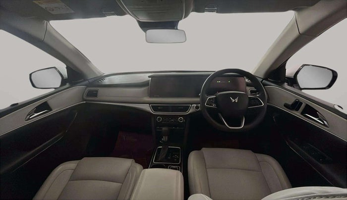 2023 Mahindra XUV700 AX 7 LUXURY P AT 7 STR, Petrol, Automatic, 18,082 km, Dashboard