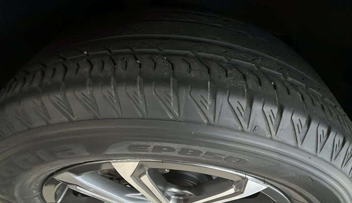 2023 Mahindra XUV700 AX 7 LUXURY P AT 7 STR, Petrol, Automatic, 18,082 km, Left Rear Tyre Tread