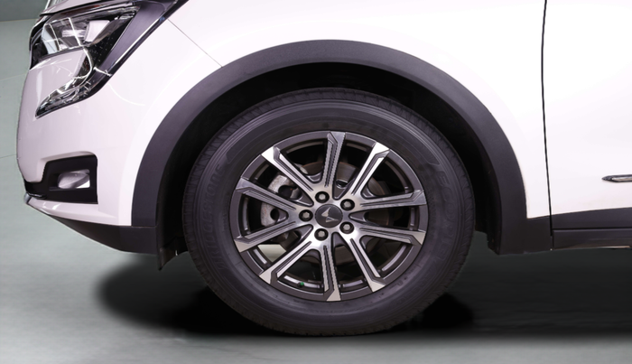 2023 Mahindra XUV700 AX 7 LUXURY P AT 7 STR, Petrol, Automatic, 18,082 km, Left Front Wheel
