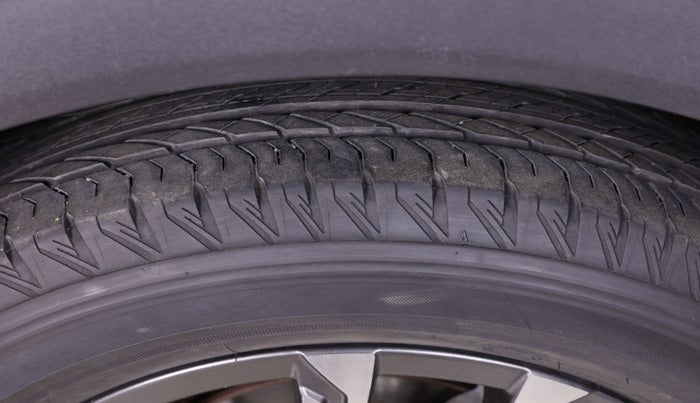 2023 Mahindra XUV700 AX 7 LUXURY P AT 7 STR, Petrol, Automatic, 18,082 km, Left Front Tyre Tread