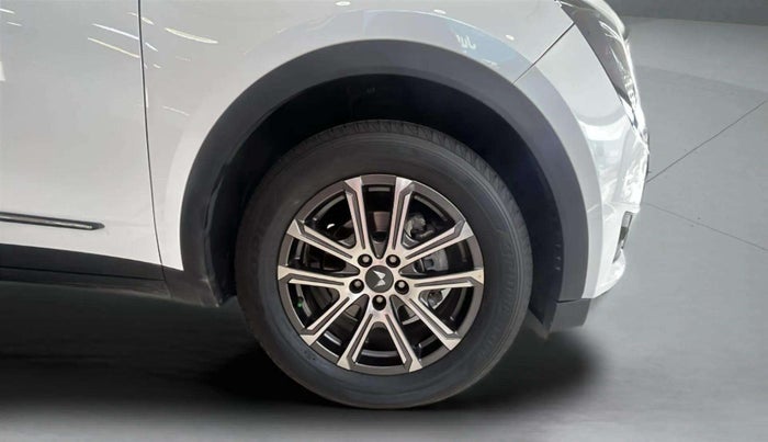 2023 Mahindra XUV700 AX 7 LUXURY P AT 7 STR, Petrol, Automatic, 18,082 km, Right Front Wheel