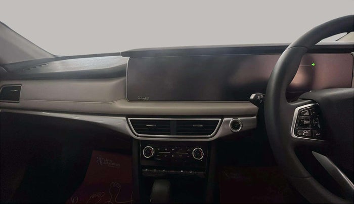 2023 Mahindra XUV700 AX 7 LUXURY P AT 7 STR, Petrol, Automatic, 18,082 km, Air Conditioner