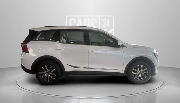 2023 Mahindra XUV700 AX 7 LUXURY P AT 7 STR, Petrol, Automatic, 18,082 km, Right Side View