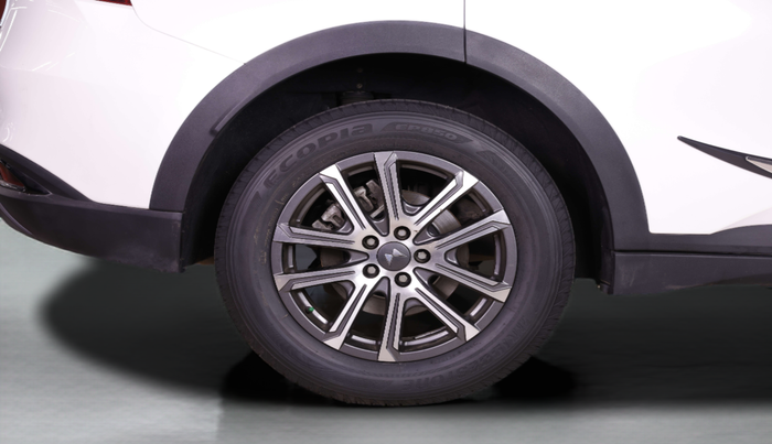 2023 Mahindra XUV700 AX 7 LUXURY P AT 7 STR, Petrol, Automatic, 18,082 km, Right Rear Wheel