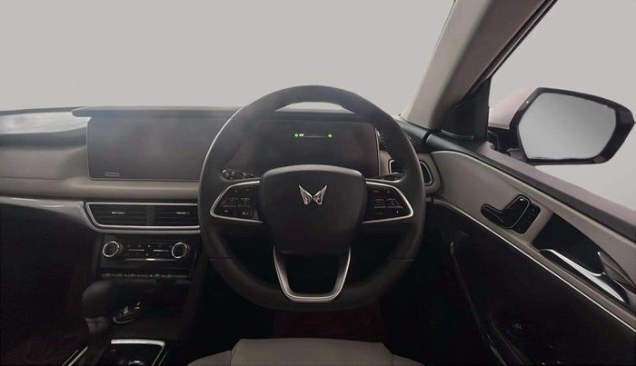 2023 Mahindra XUV700 AX 7 LUXURY P AT 7 STR, Petrol, Automatic, 18,082 km, Steering Wheel Close Up