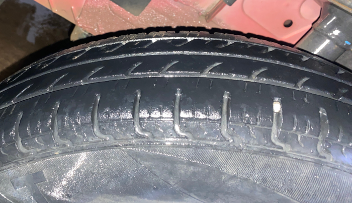 2018 Renault Kwid RXT 1.0, Petrol, Manual, 27,261 km, Left Front Tyre Tread
