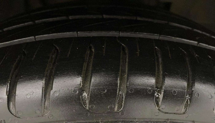 2020 Tata NEXON XMA PETROL, Petrol, Automatic, 77,182 km, Right Front Tyre Tread
